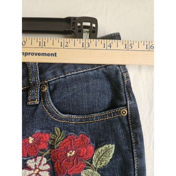 Soho Boyfriend Jeans Women's 2 (29x27) Relaxed Embroidered New York & Company - Picture 6 of 10